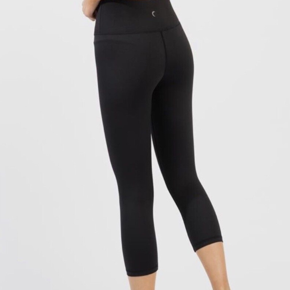 Zyia Active Black Light n Tight High Rise Crop 17” size 6-8